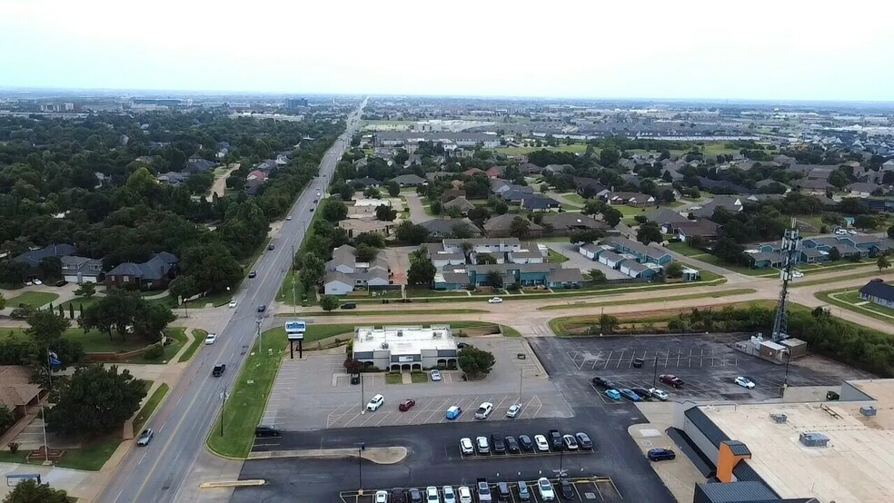 More Photos Of 12516 N May Ave, Oklahoma City General Retail For Lease