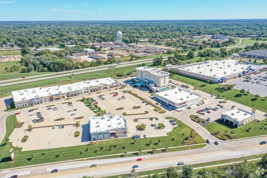 More Photos Of 4201 Elmore Ave, Davenport Unknown For Lease