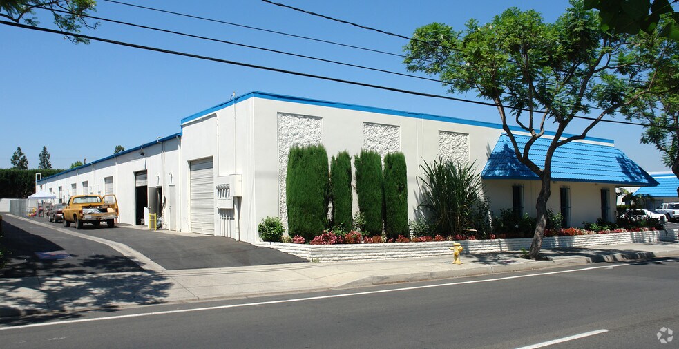 More Photos Of 1681-1697 E Del Amo Blvd, Carson Warehouse For Lease