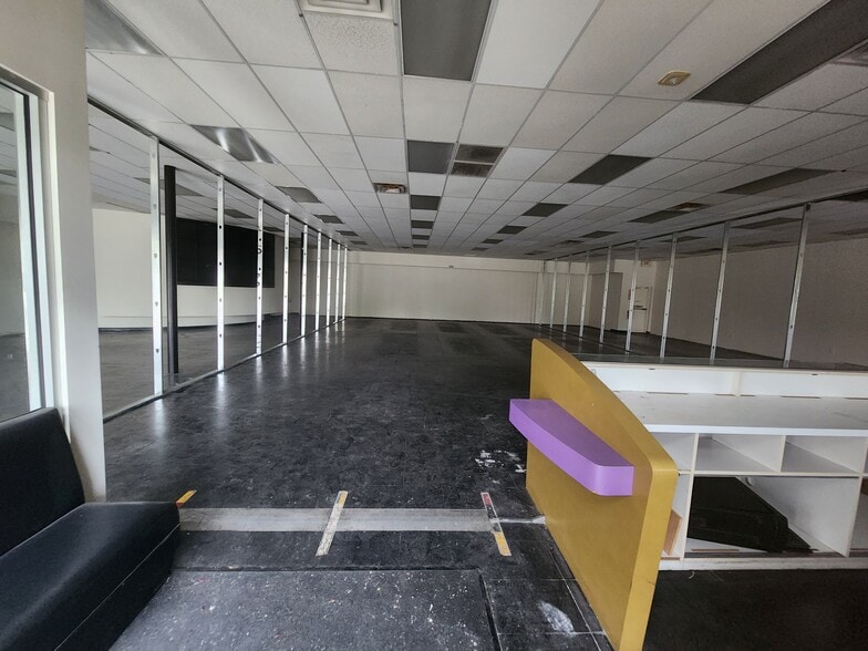 More Photos Of 2445-2497 Foothill Blvd, La Verne Storefront For Lease