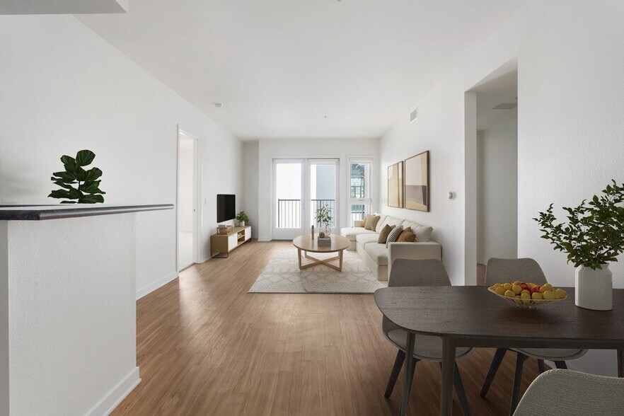 More Photos Of 214 Santa Monica Blvd, Santa Monica Apartments For Lease