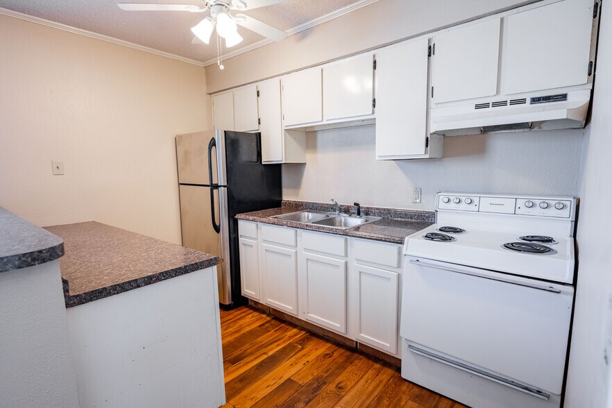 More Photos Of 5111 Interstate 35 N, Waco Apartments For Sale
