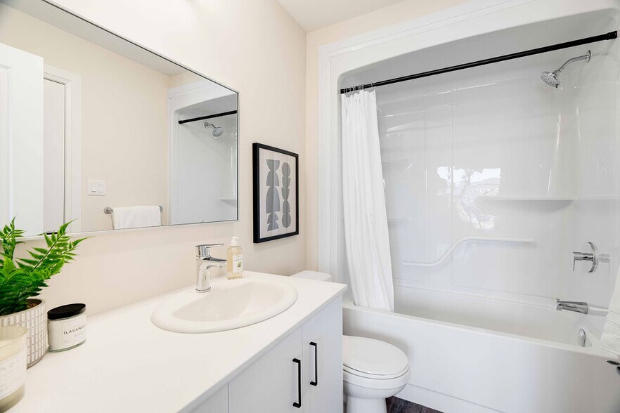 More Photos Of 600 Sunningdale Rd E, London Apartments For Lease