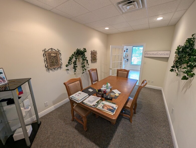 More Photos Of 935 17th St, Vero Beach Storefront Retail Office For Lease