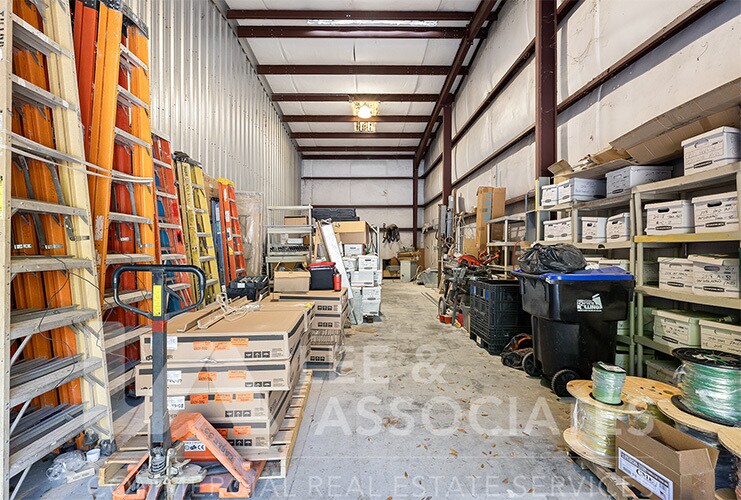 More Photos Of 592 Thorpe Rd, Orlando Warehouse For Lease