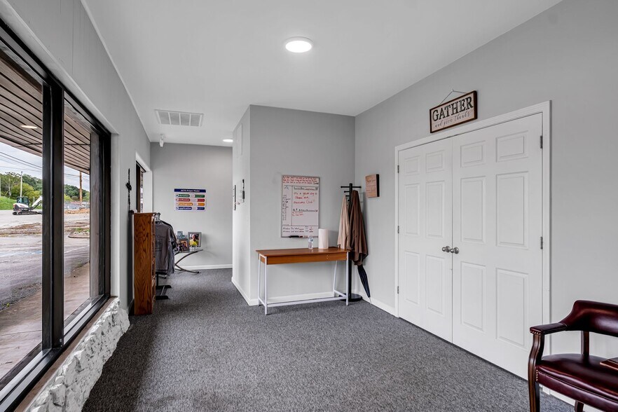 More Photos Of 1213 W Gaines St, Lawrenceburg Flex For Sale
