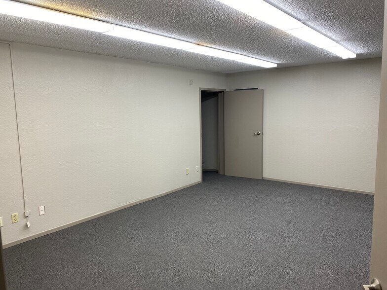 More Photos Of 522 Benson Ln, Roanoke Office For Lease
