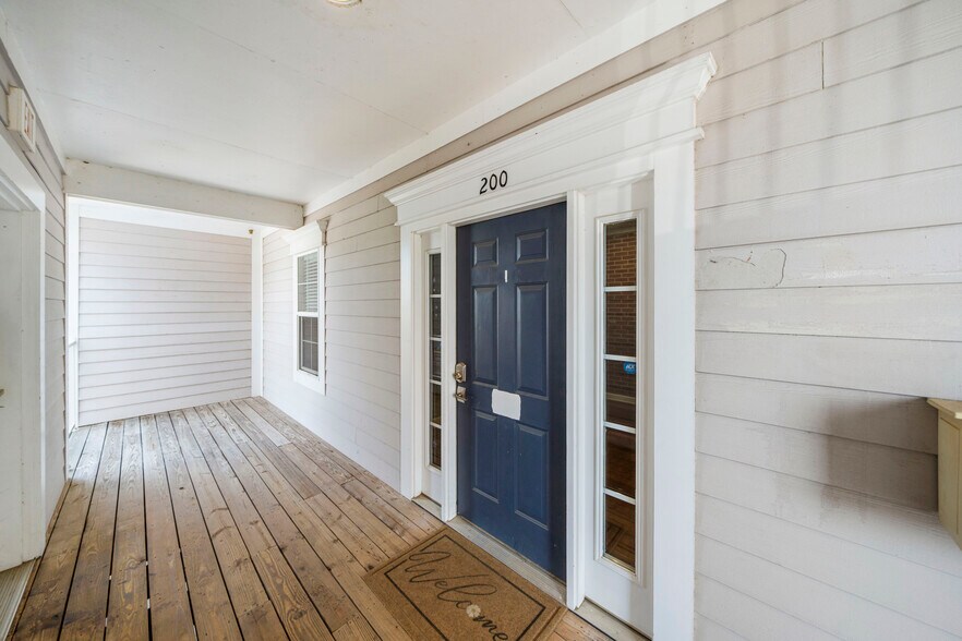 More Photos Of 575 Davidson Gateway Dr, Davidson Storefront Retail Office For Sale