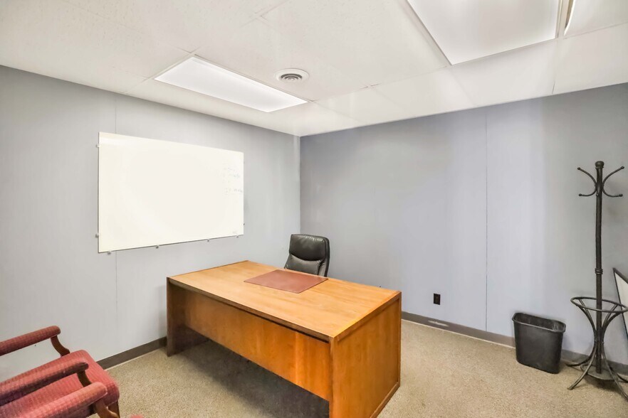 More Photos Of 1717-5765 NE 58th Ave, Des Moines Industrial For Sale