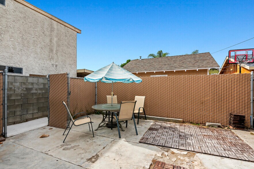 More Photos Of 1910 W Lincoln St, Long Beach Multifamily For Sale