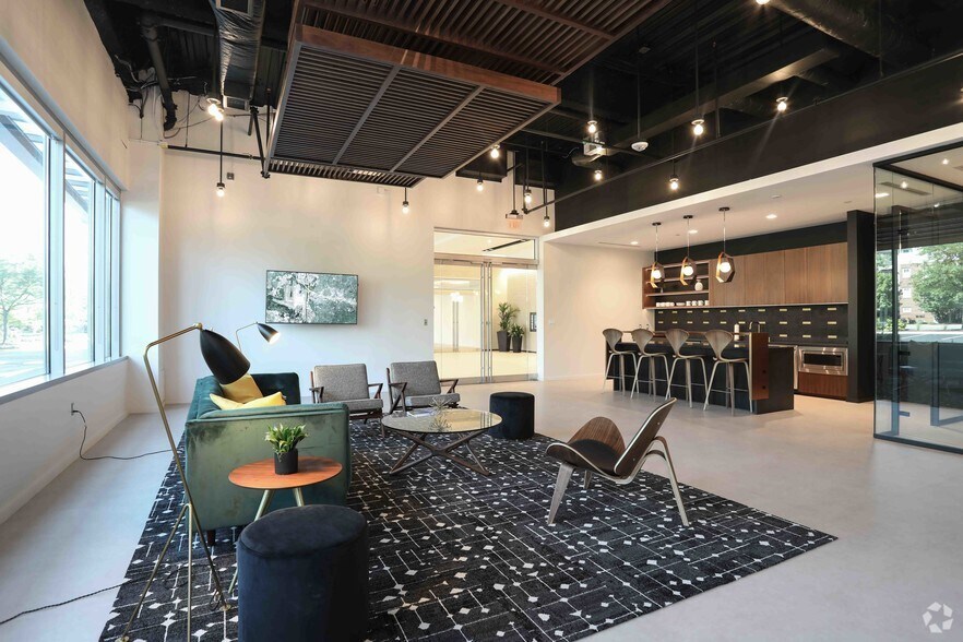 More Photos Of 2245 Monroe St, Herndon Office For Lease