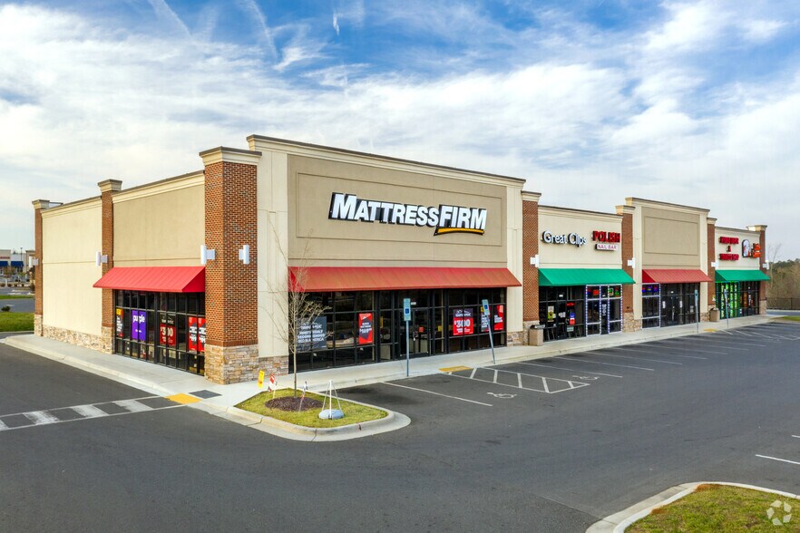 More Photos Of 730 Leonard, Albemarle Unknown For Lease