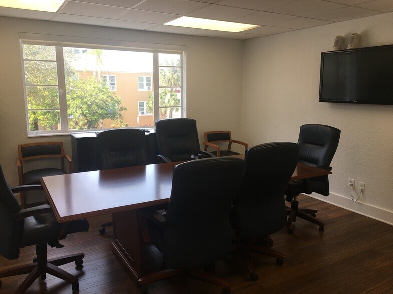 More Photos Of 575 S 2nd Ave, Saint Petersburg Loft Creative Space For Lease