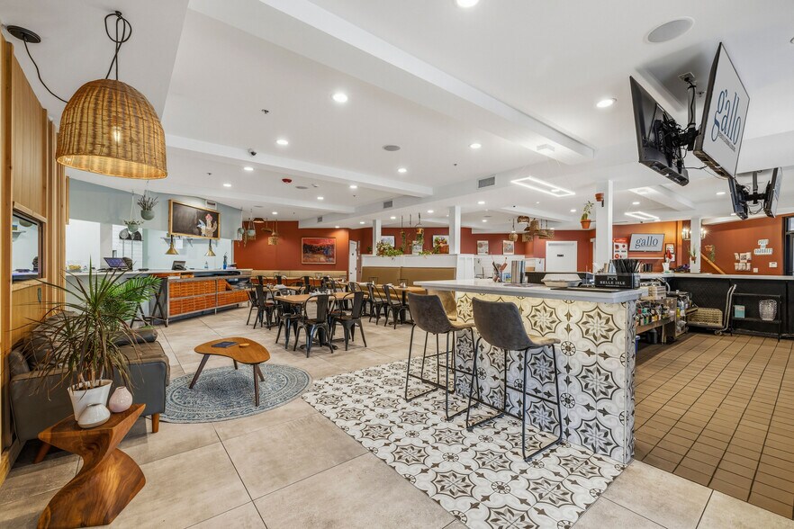 More Photos Of 402 Center St, Lewiston Restaurant For Lease