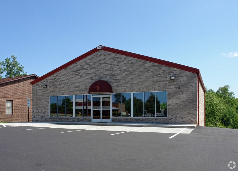 Primary Photo Of 1043 Lenoir Rhyne Blvd, Hickory Freestanding For Lease