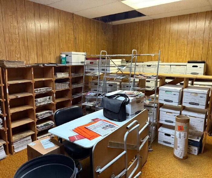 More Photos Of 137 San Augustine St, Center Industrial For Sale