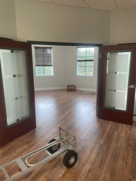 More Photos Of 7065 Westpointe Blvd, Orlando Medical For Sale