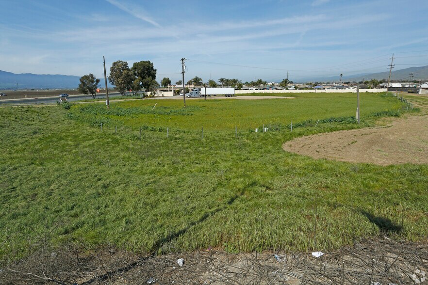 More Photos Of NWC FRONT STREET & NESTLED rd, Soledad General Retail For Lease