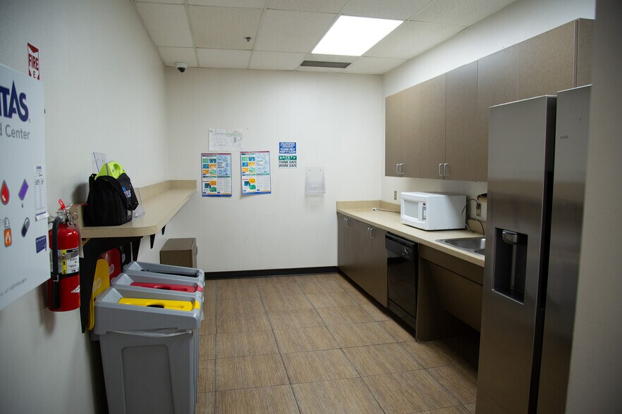 More Photos Of 3901 Midway Pl NE, Albuquerque Manufacturing For Sale