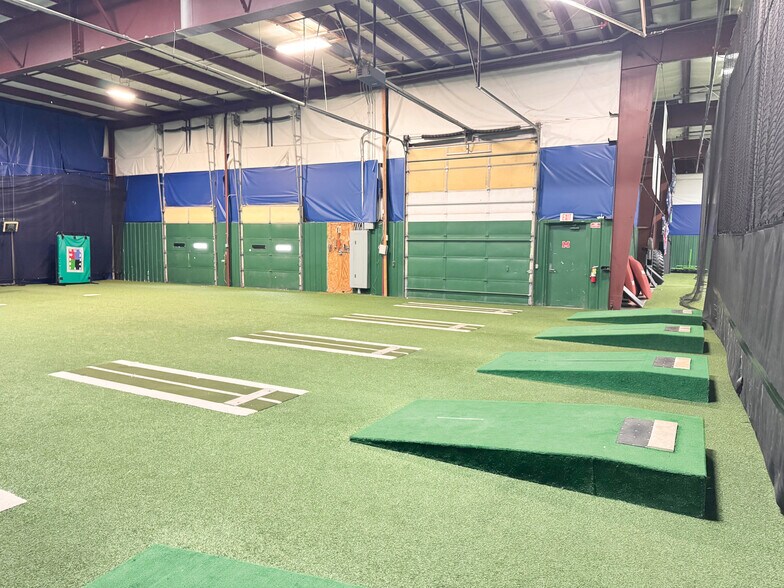 More Photos Of 8840 S 137th Cir, Omaha Warehouse For Lease