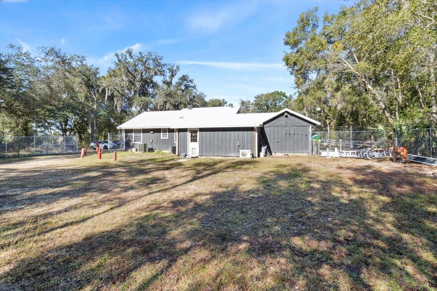 More Photos Of 7630 W Dunnellon Rd, Dunnellon Office For Sale