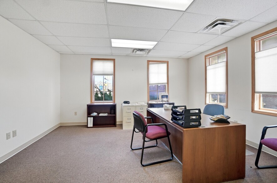 More Photos Of 3751 Warsaw Ave, Cincinnati Office For Sale