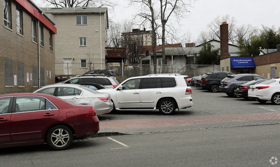 More Photos Of 1625 Lemoine Ave, Fort Lee Storefront Retail Office For Lease