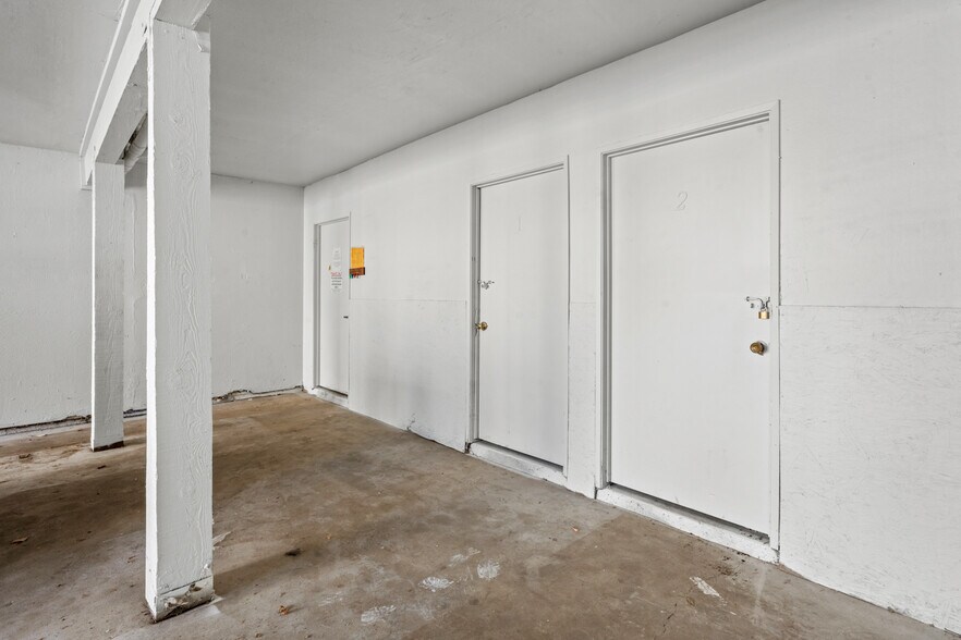 More Photos Of 2020 S Dora St, Ukiah Apartments For Sale