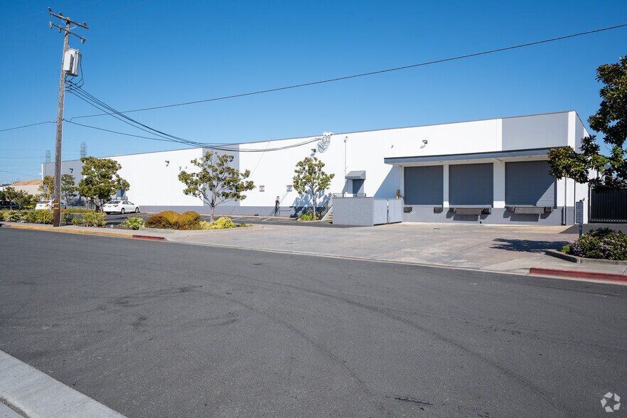 More Photos Of 1755 Rollins Rd, Burlingame Warehouse For Lease