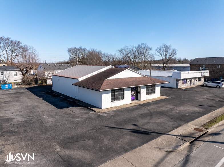 More Photos Of 508 S 3rd St, Danville Showroom For Lease