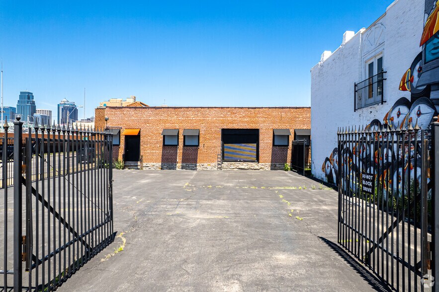 More Photos Of 1813-1831 Holmes St, Kansas City Light Distribution For Sale