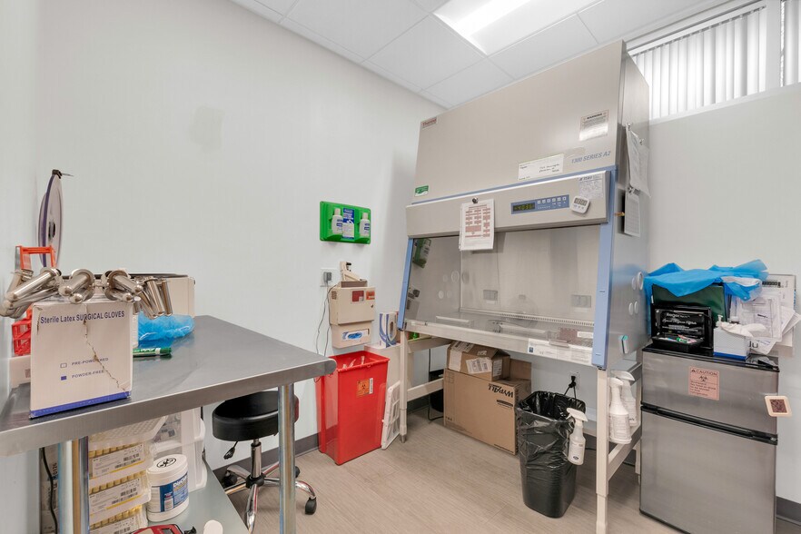 More Photos Of 2222 E Highland Ave, Phoenix Medical For Lease