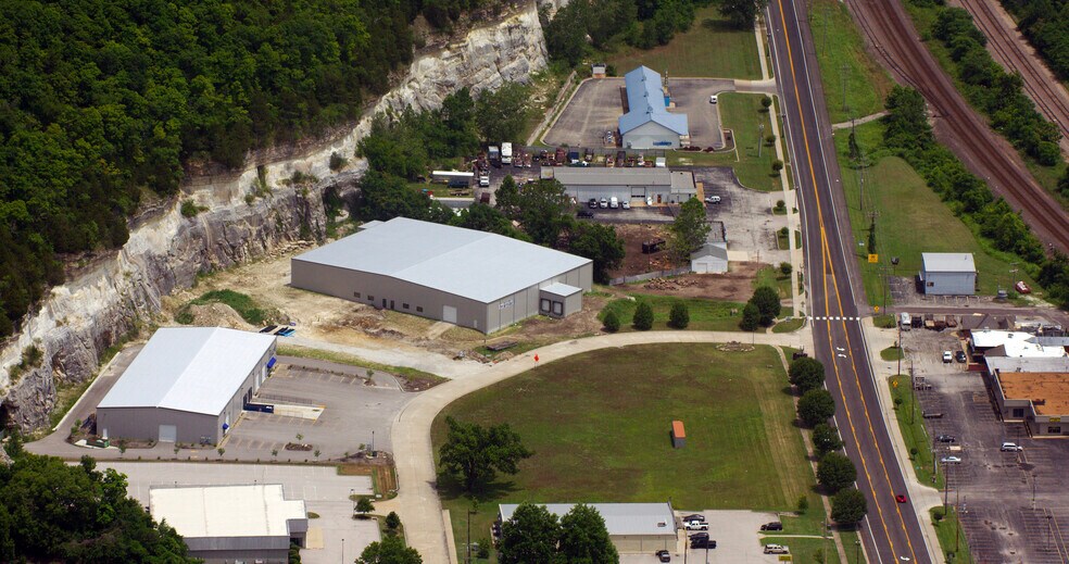 More Photos Of Neosho And Business Loop 44, Pacific Warehouse For Lease