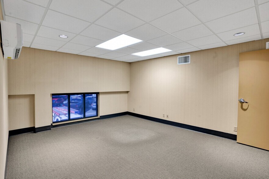 More Photos Of 780 Laurel St, San Carlos Bank For Lease