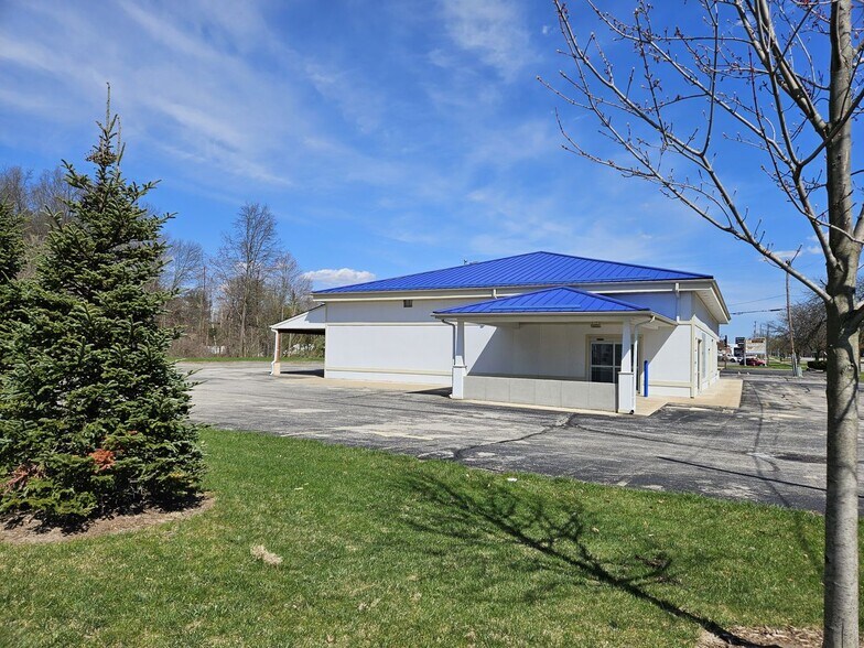 More Photos Of 2704-2710 N Saginaw St, Midland Freestanding For Sale
