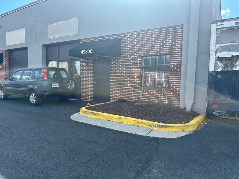 More Photos Of 4926-4950 Eisenhower Ave, Alexandria Light Distribution For Lease