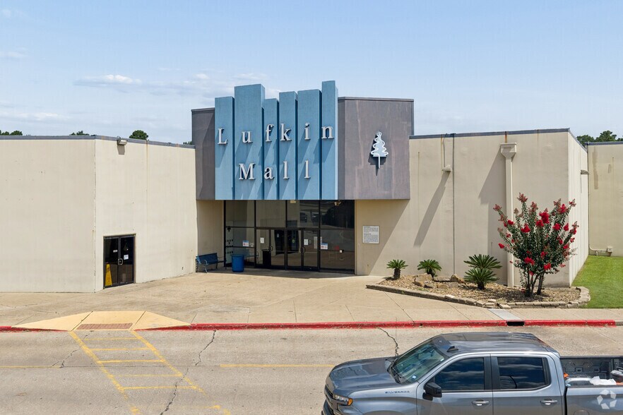 More Photos Of 4600 S Medford Dr, Lufkin General Retail For Sale