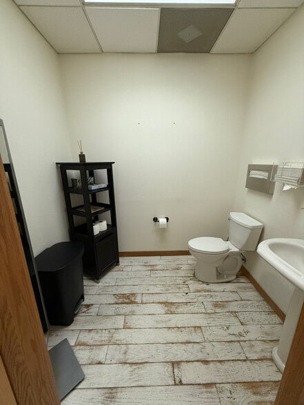 More Photos Of 306 Laurel Mountain Rd, Mammoth Lakes Office For Lease