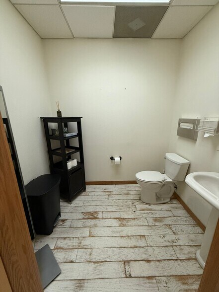 More Photos Of 306 Laurel Mountain Rd, Mammoth Lakes Office For Lease