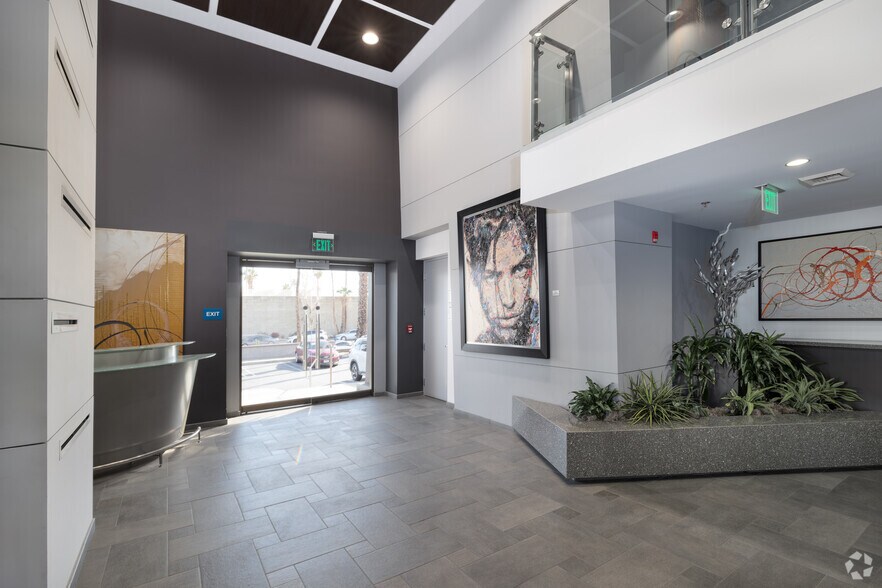 More Photos Of 500 S Palm Canyon Dr, Palm Springs Office For Lease