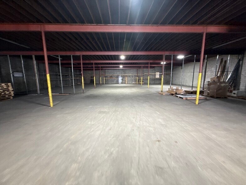 More Photos Of 405 N East St, Carlisle Distribution For Lease
