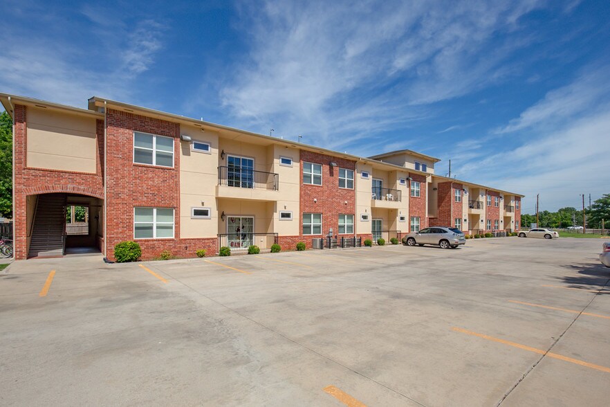 Primary Photo Of 715 Monnett Ave, Norman Apartments For Sale