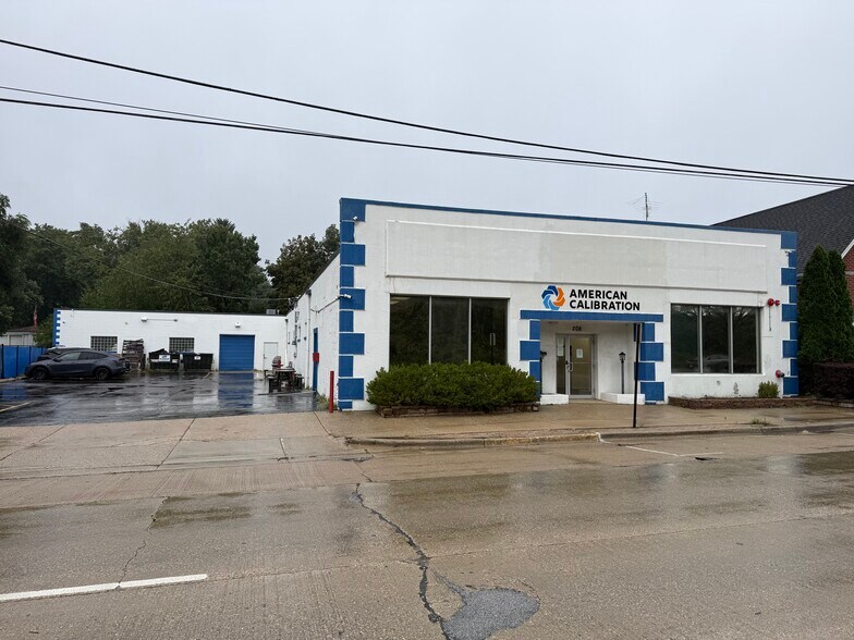 More Photos Of 204 Northwest Hwy, Fox River Grove Freestanding For Sale