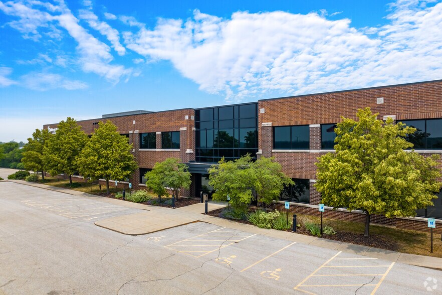 More Photos Of 11800 W Park Pl, Milwaukee Office For Lease