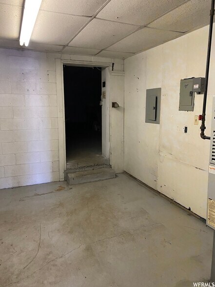 More Photos Of 545 E 100 N, Price Office For Sale