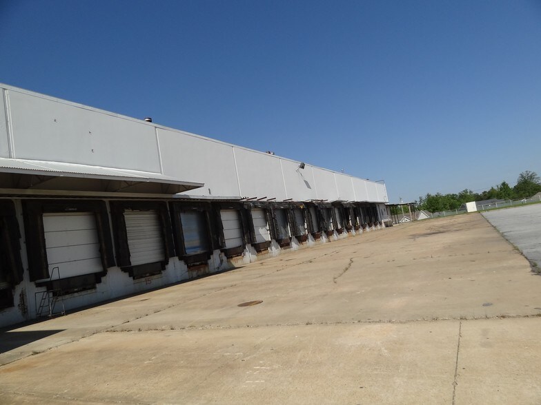 More Photos Of 1800 Crawford Rd, Opelika Warehouse For Lease