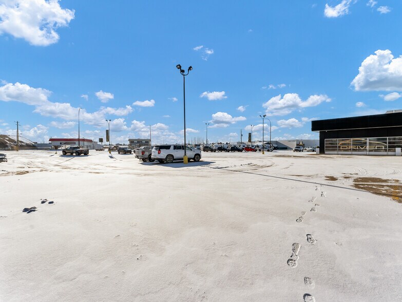 More Photos Of 1276 Trans Canada Way SE, Medicine Hat Showroom For Sale