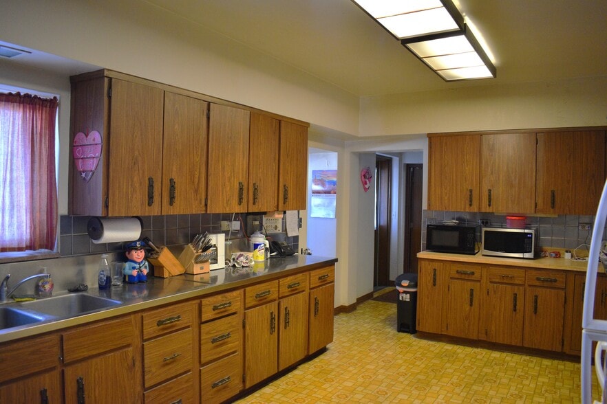 More Photos Of 400 Center Rd, Bedford Religious Facility For Sale