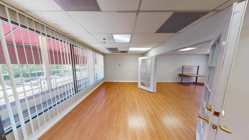 More Photos Of 23942-23945 Lyons Ave, Santa Clarita Storefront Retail Office For Lease