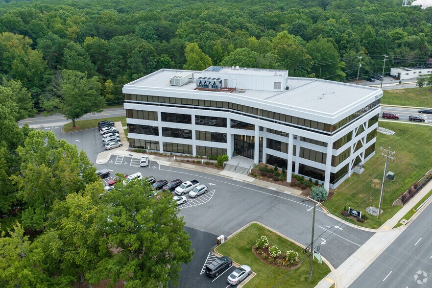More Photos Of 3300 Battleground Ave, Greensboro Office For Lease